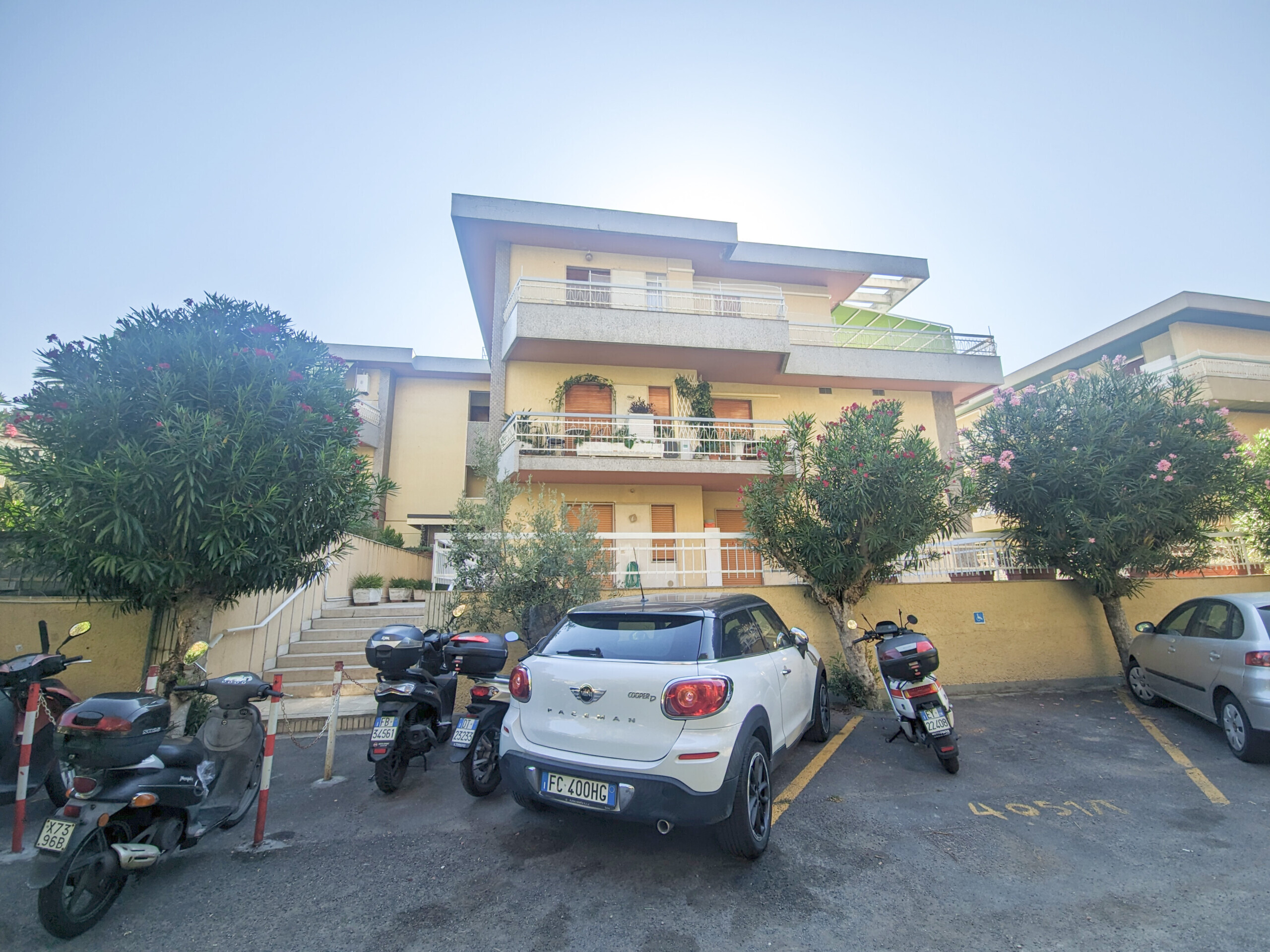 Bilocale con terrazzo in via privata serenella 23, San Remo