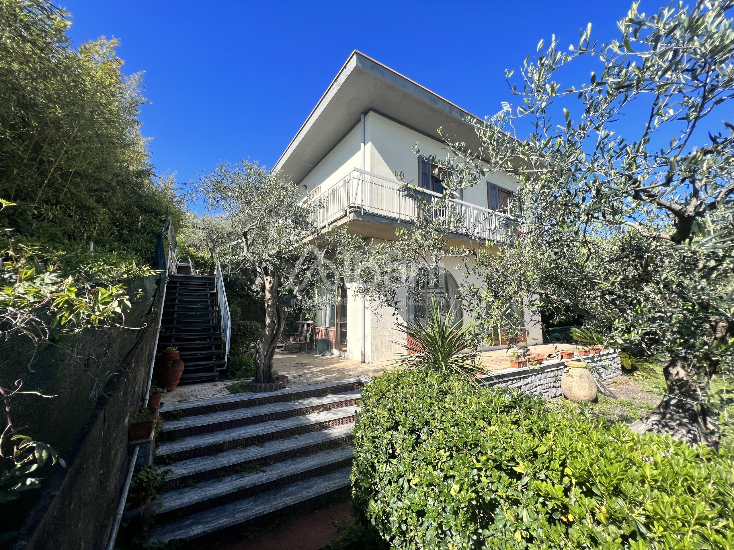 Villa con giardino a Lerici