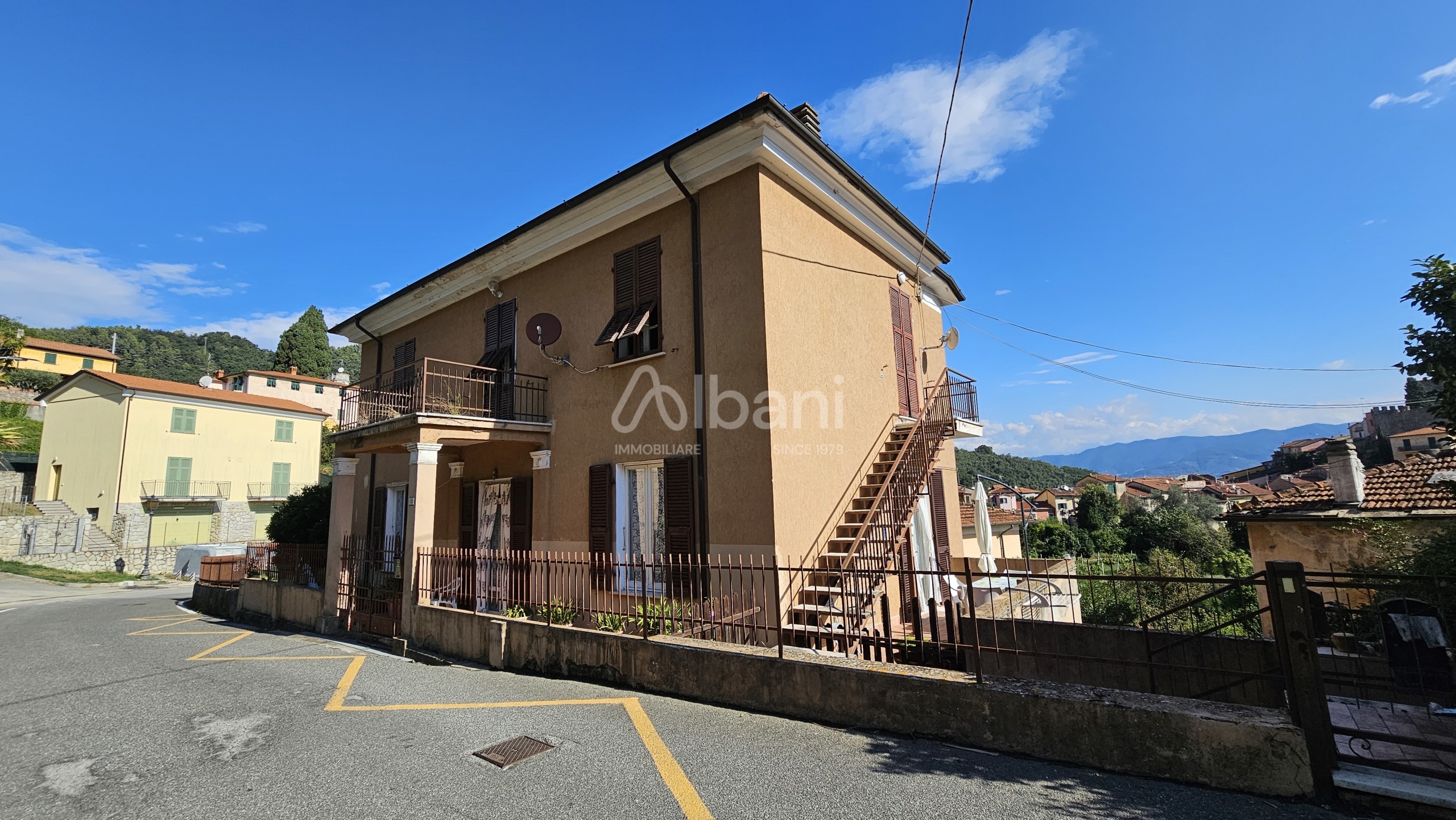 Casa indipendente con giardino, Ameglia centro storico