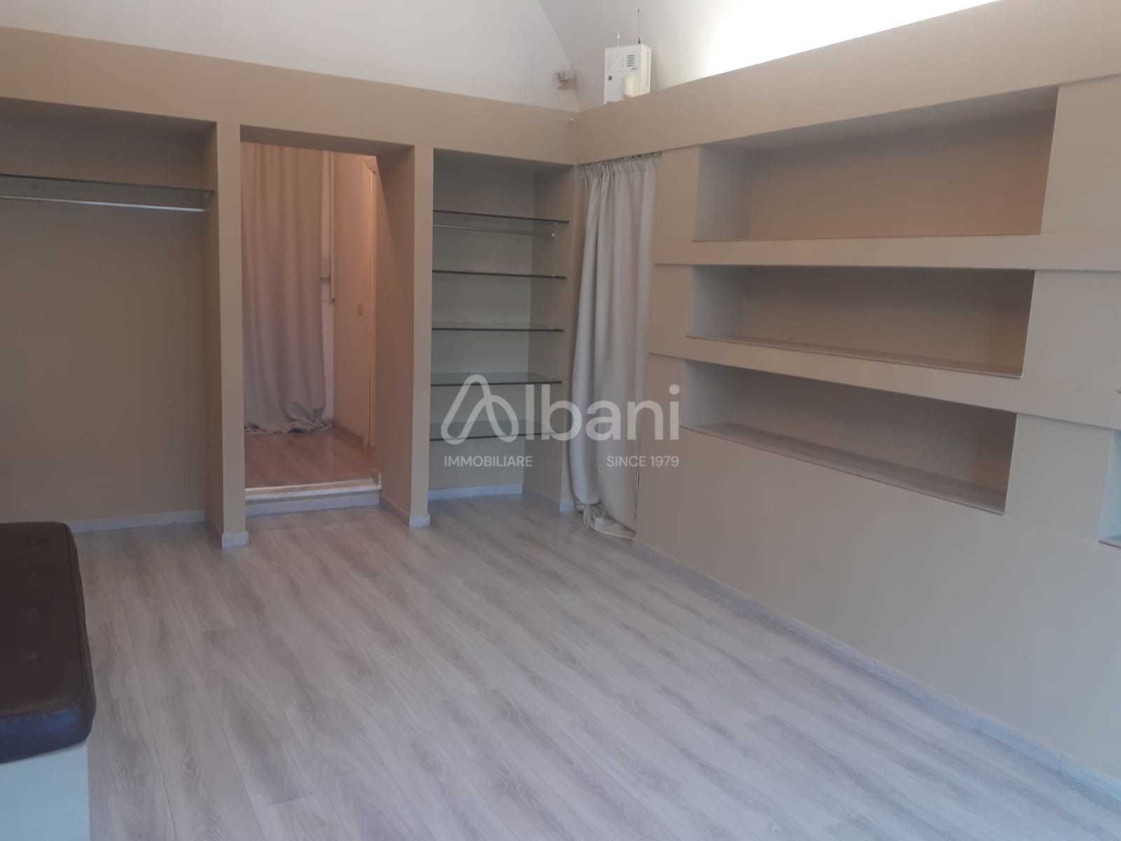 Locale commerciale in vendita a Vezzano Ligure