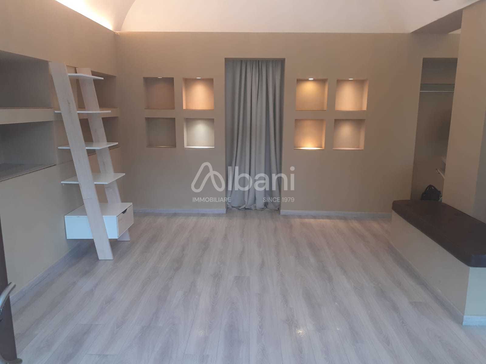 Locale commerciale in vendita a Vezzano Ligure