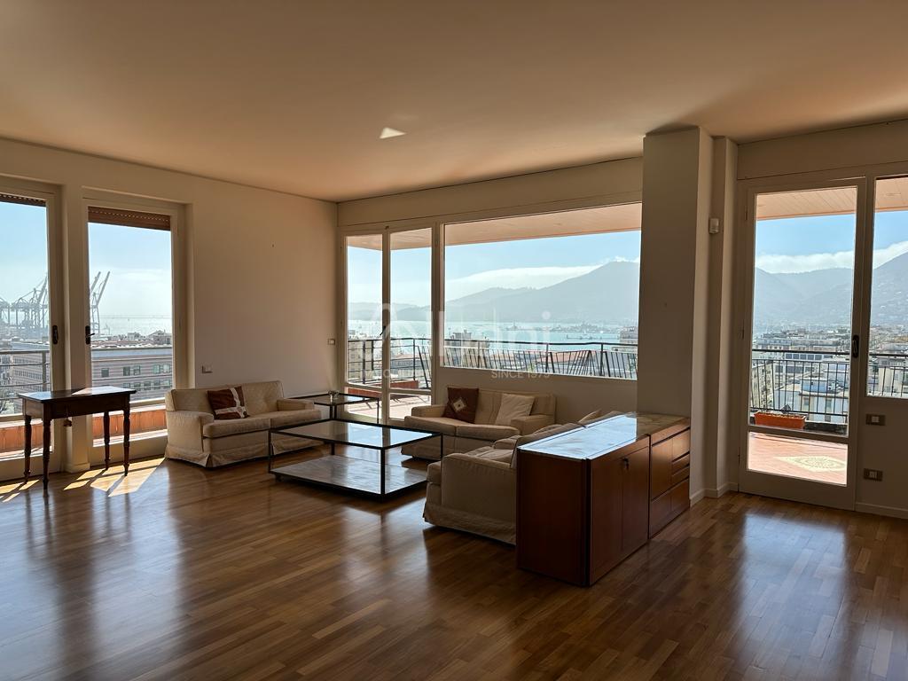 Attico vista mare, La Spezia maggiolina