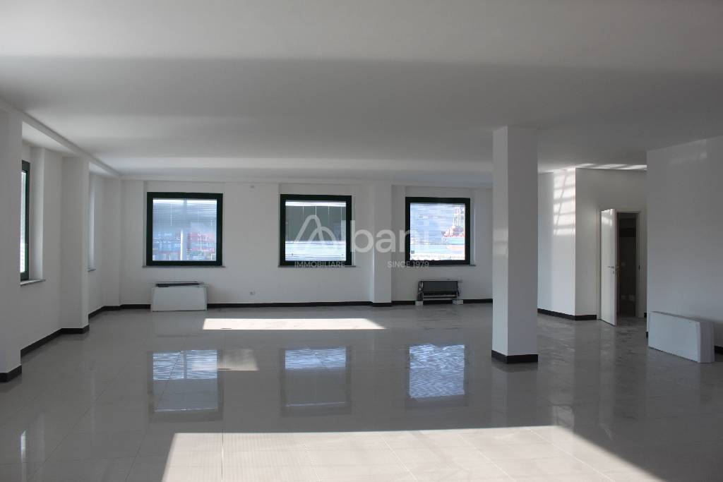 Ufficio con terrazzo a La Spezia