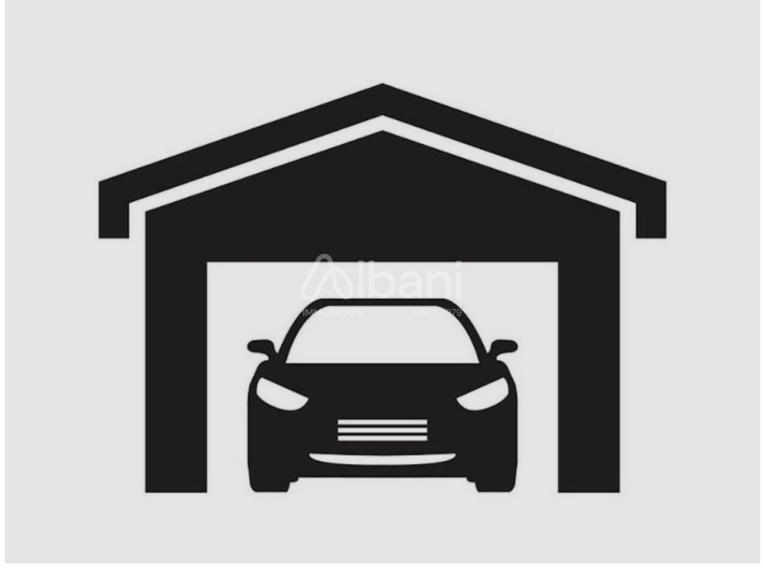 Posto auto coperto con box a La Spezia