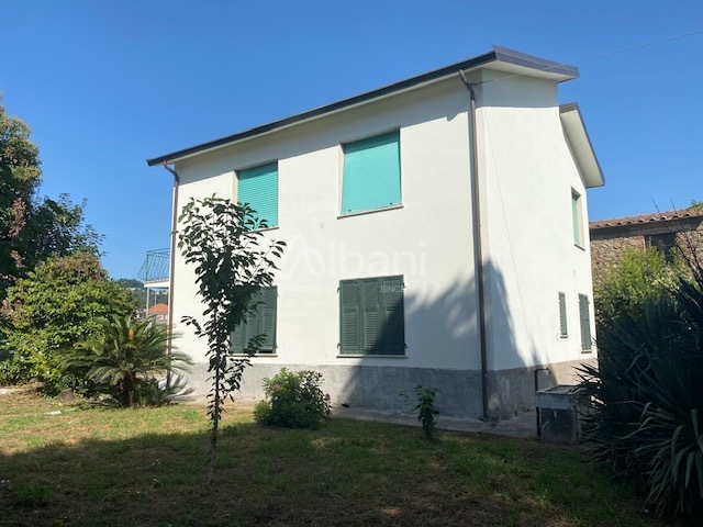 Casa indipendente con giardino in via caduti del lavoro 1, Arcola