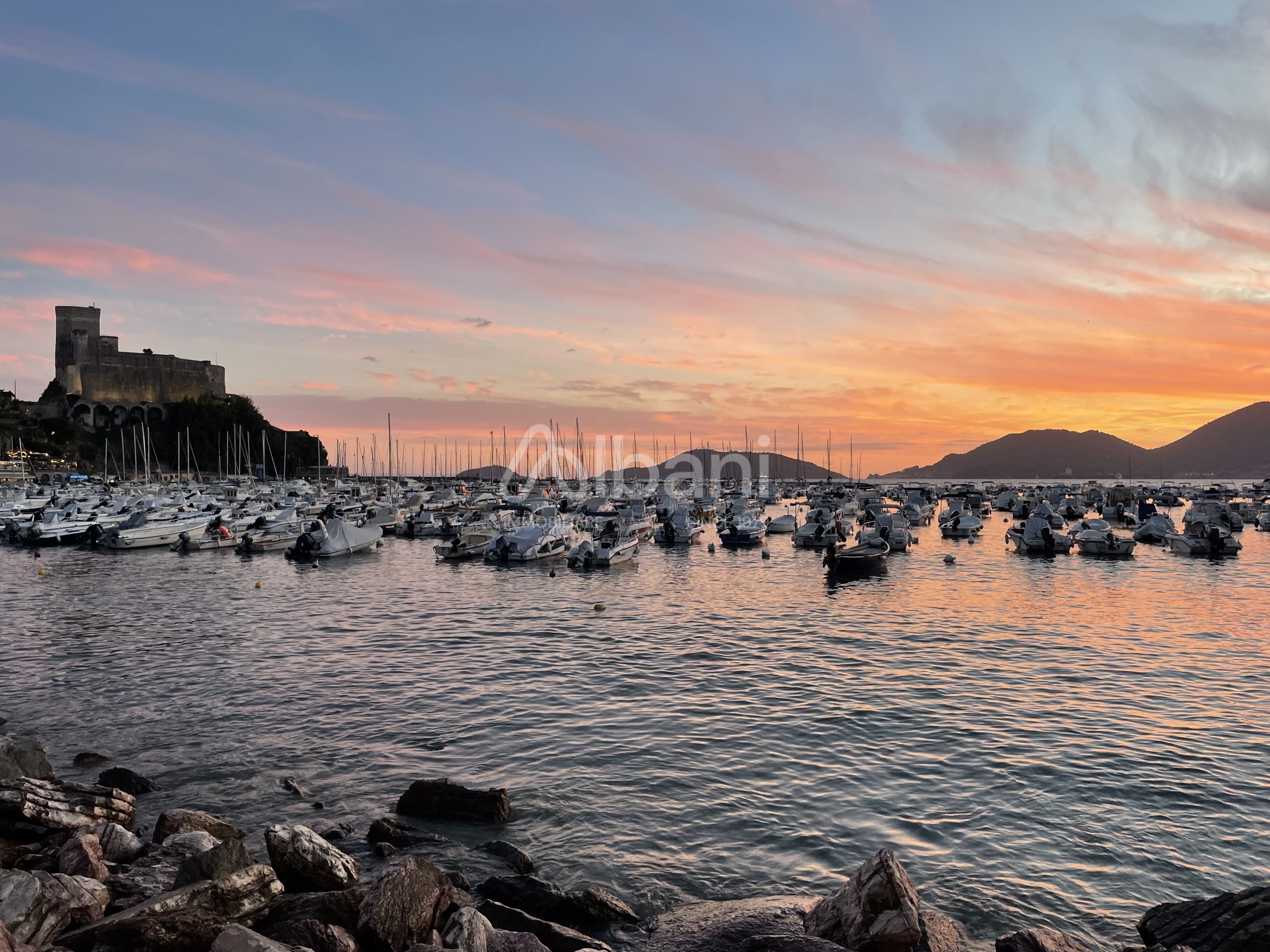 Posto auto coperto in vendita in via vecchia, Lerici