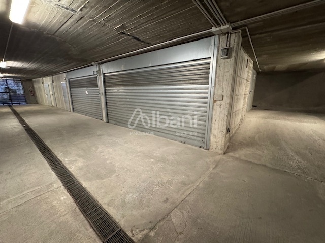 Box/Garage in vendita a Sarzana