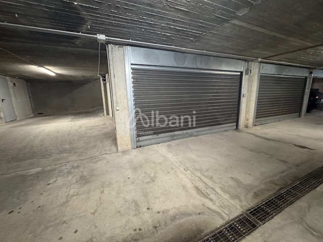 Box/Garage in vendita a Sarzana