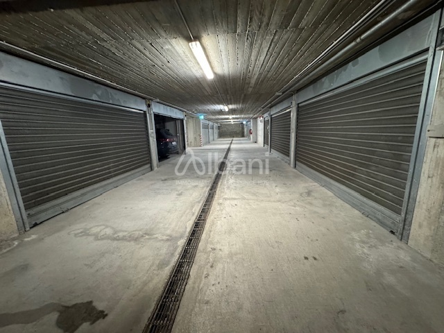 Box/Garage in vendita a Sarzana