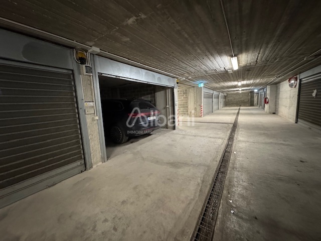 Box/Garage in vendita a Sarzana