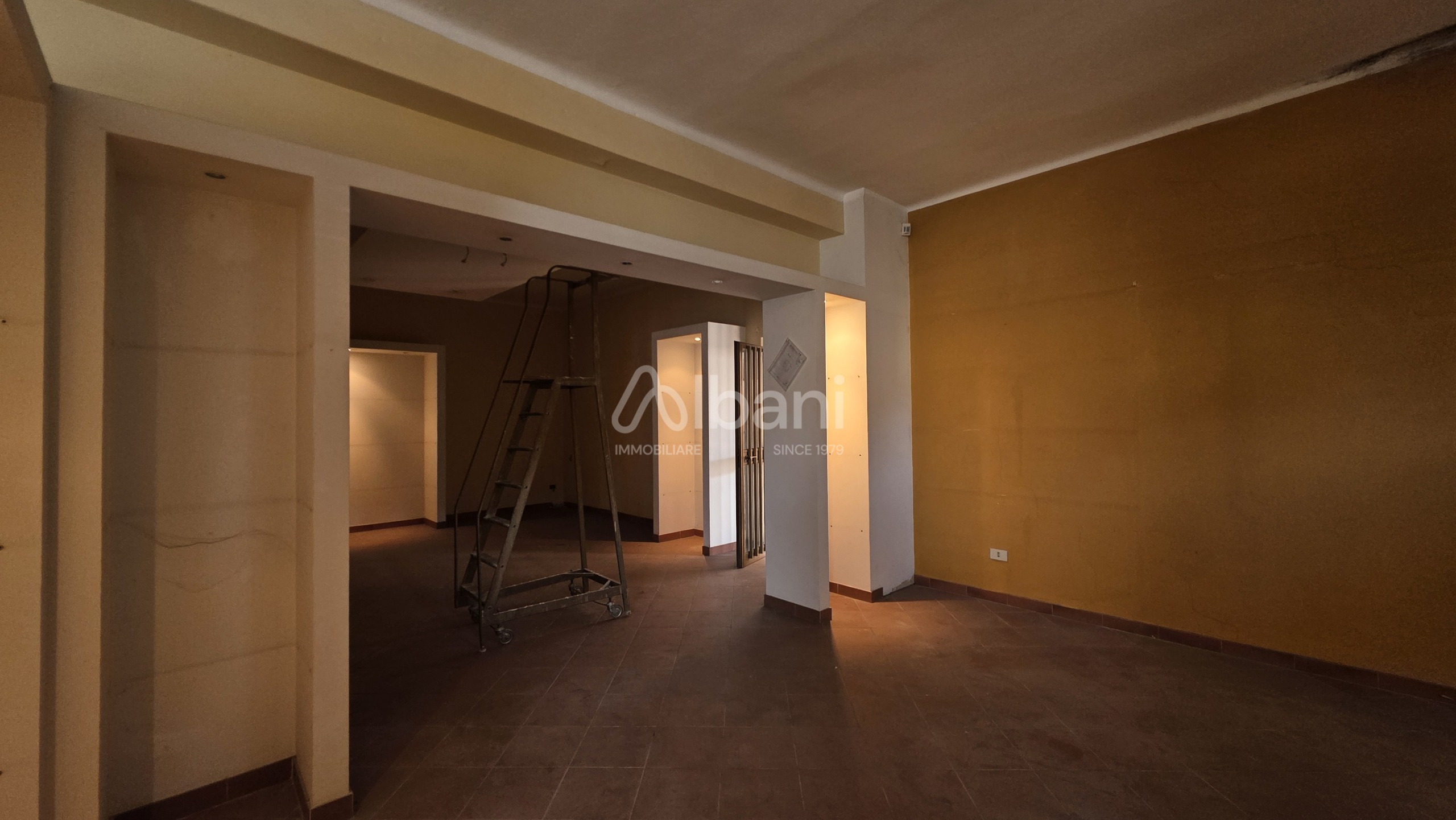 Locale commerciale in affitto, Vezzano Ligure prati