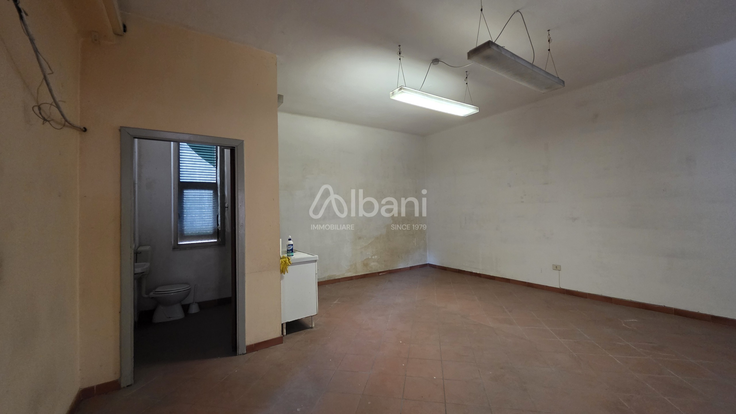 Locale commerciale in affitto, Vezzano Ligure prati