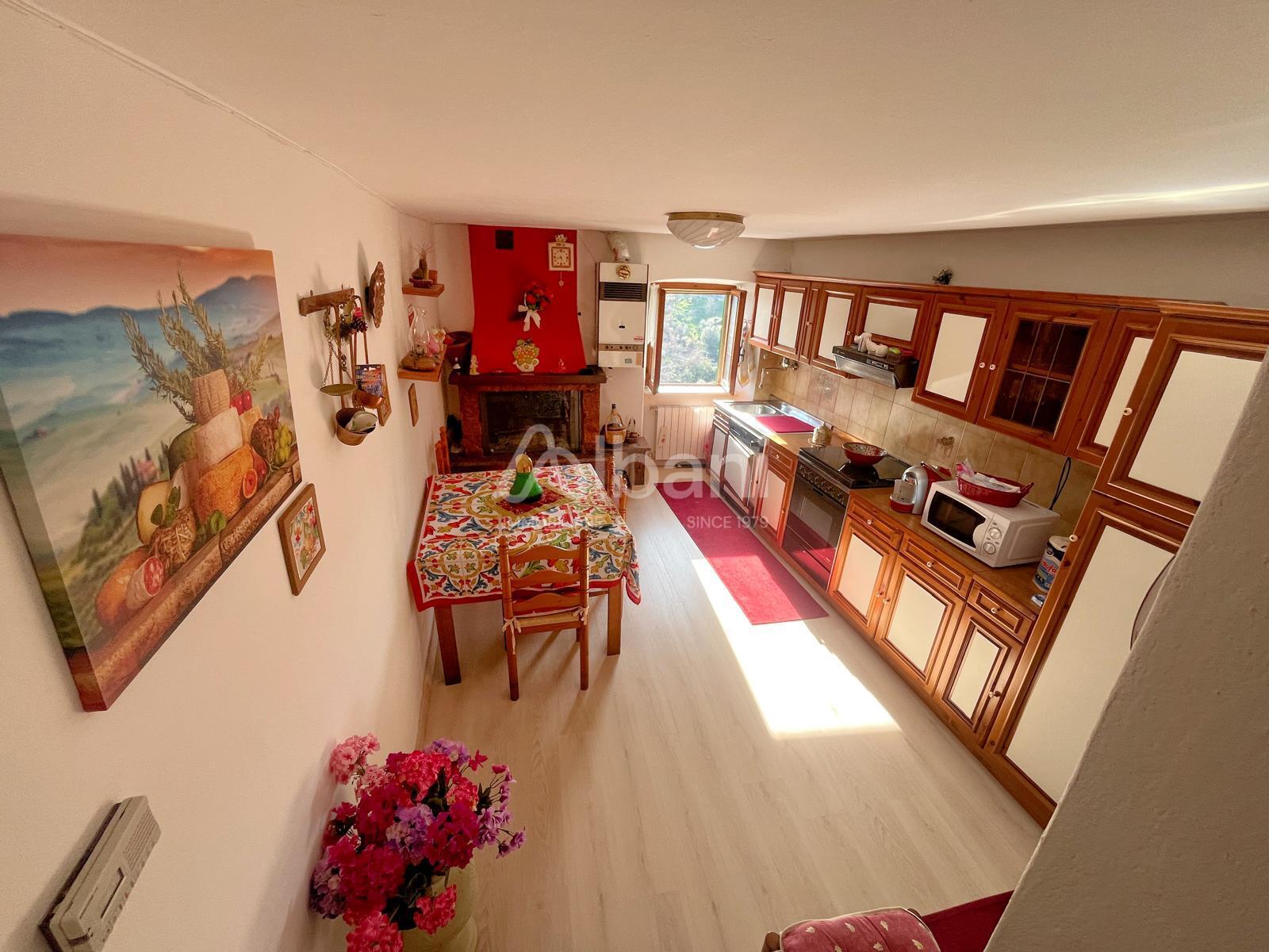 Casa indipendente da ristrutturare a Vezzano Ligure