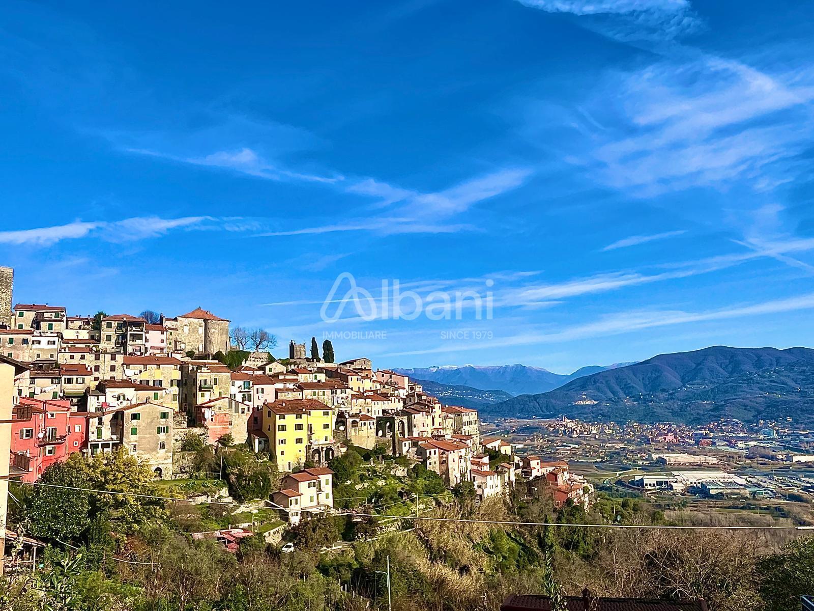 Casa indipendente da ristrutturare a Vezzano Ligure