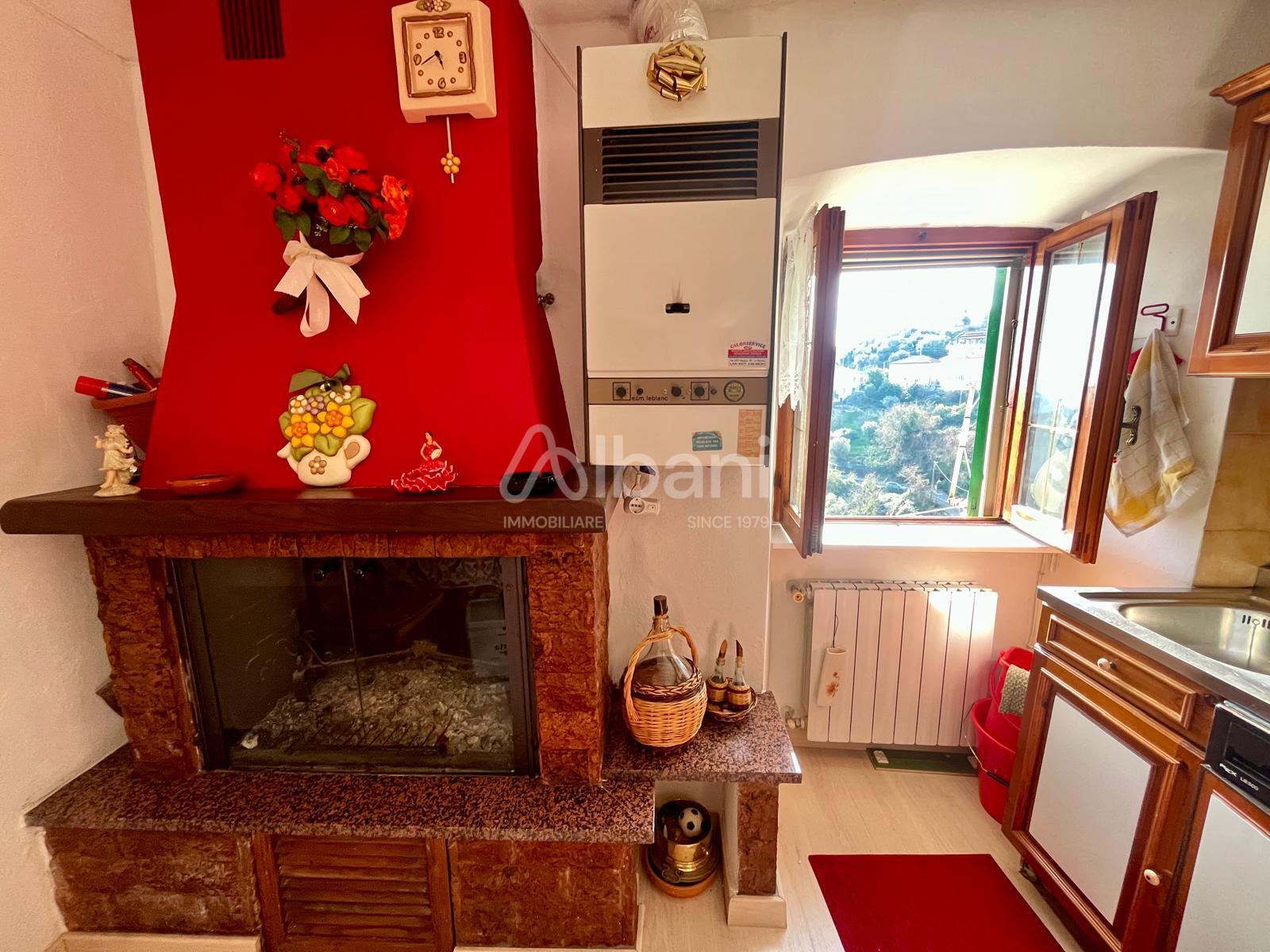 Casa indipendente da ristrutturare a Vezzano Ligure