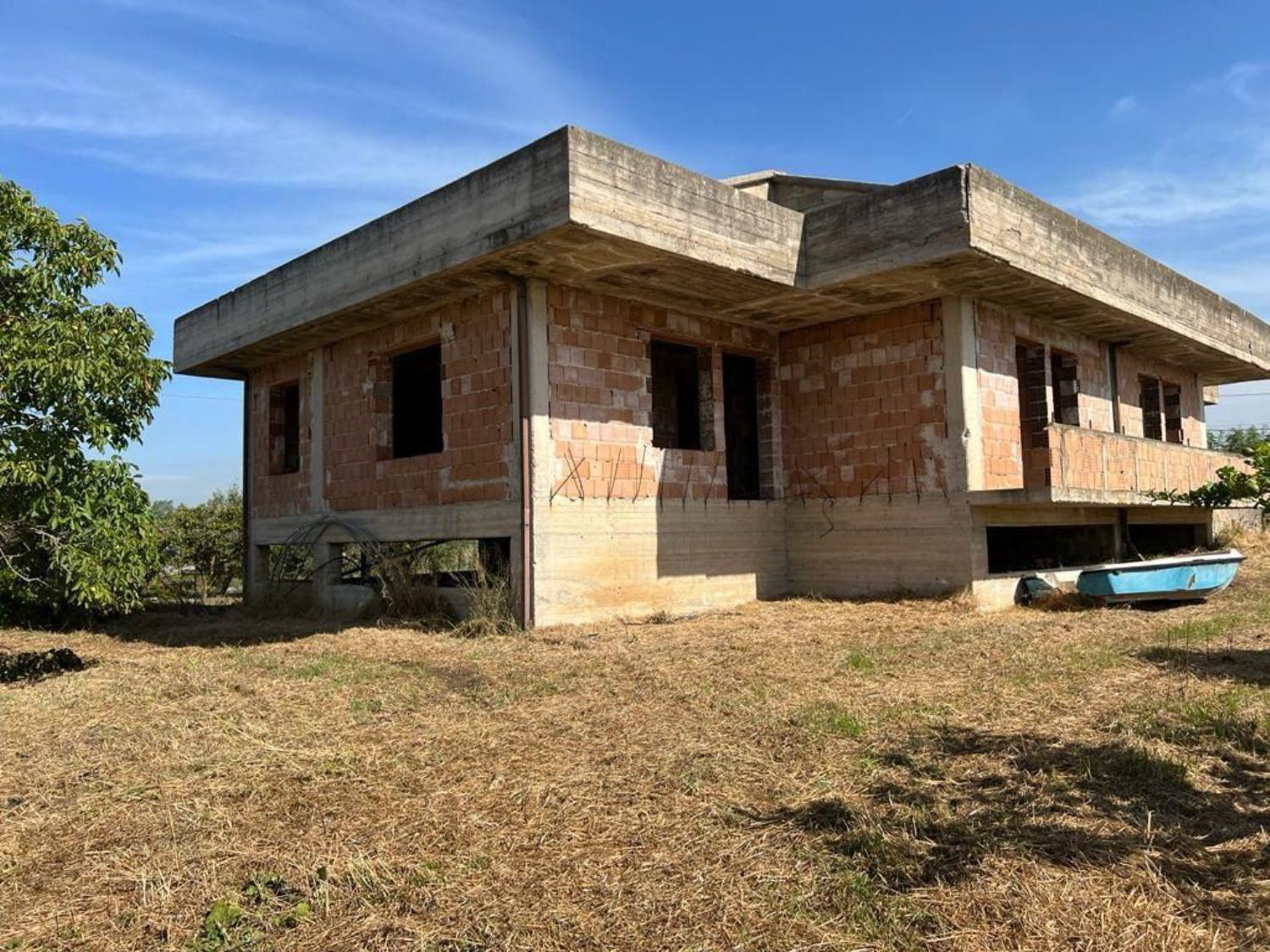 Villa da ristrutturare a Battipaglia