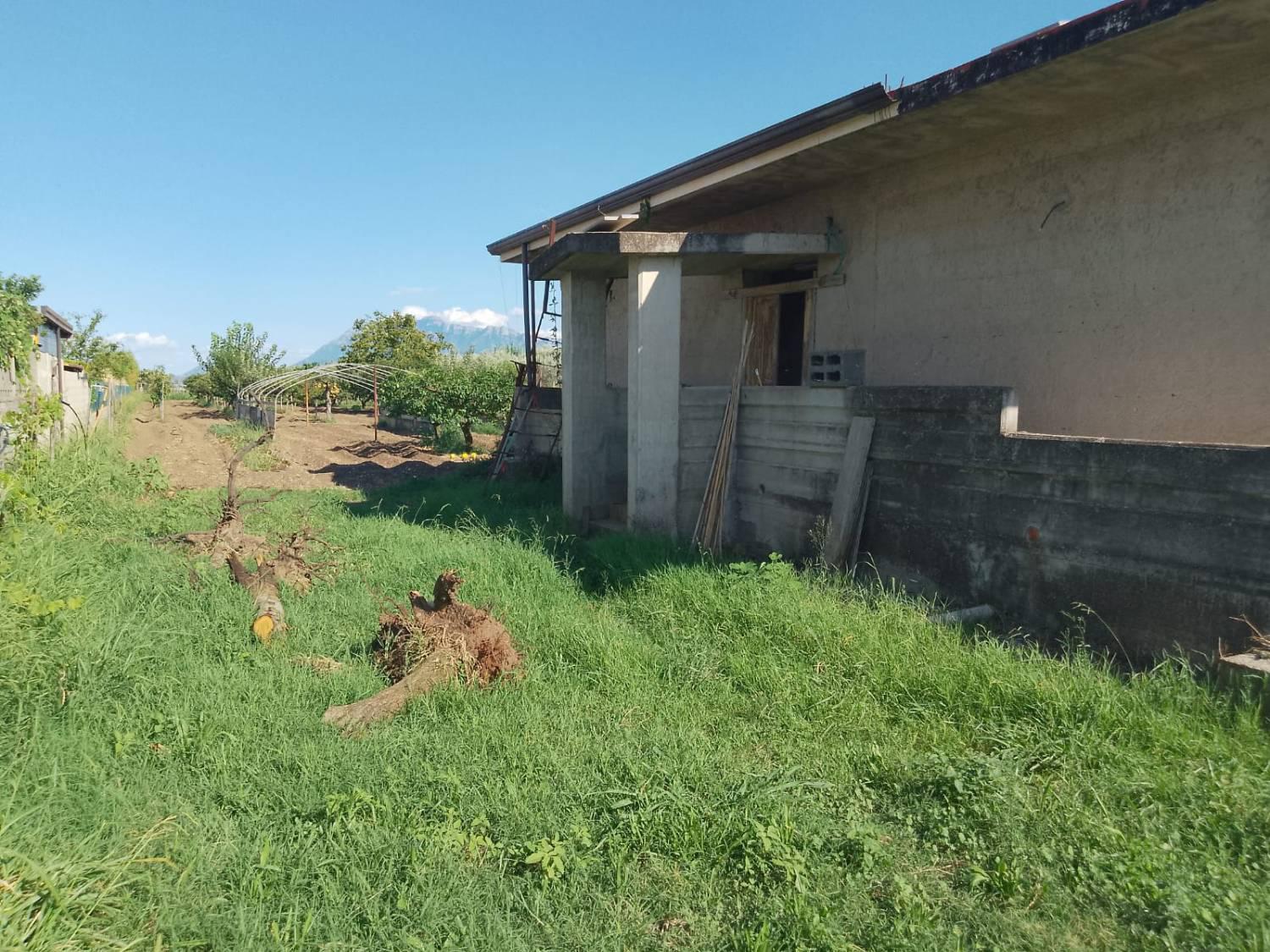 Casa indipendente con giardino a Eboli