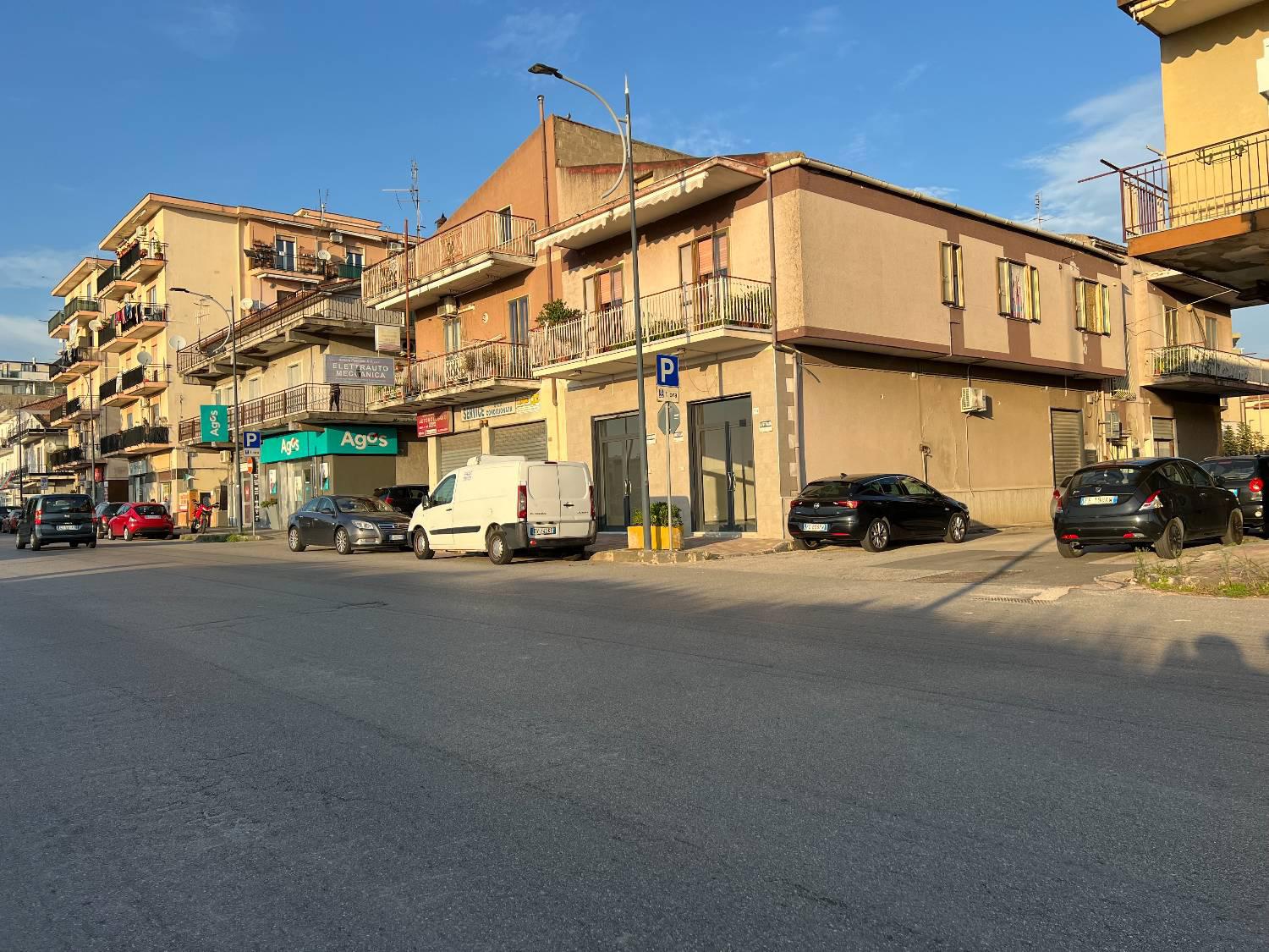 Locale commerciale in affitto a Battipaglia