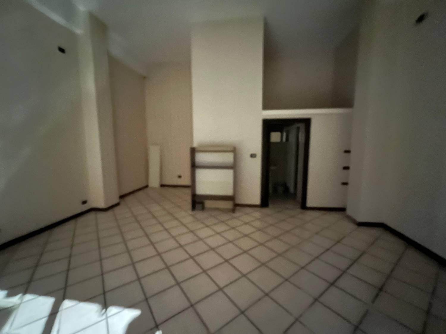 Box/Garage 30mq in affitto a Battipaglia