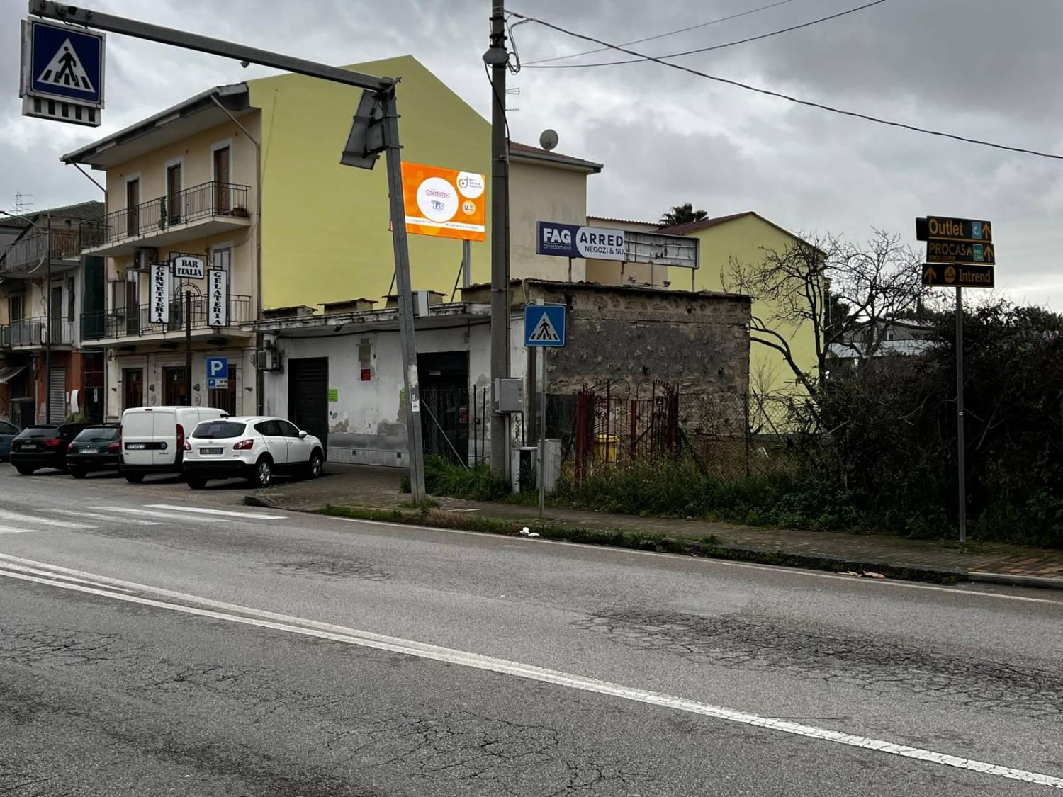 Locale commerciale da ristrutturare a Battipaglia