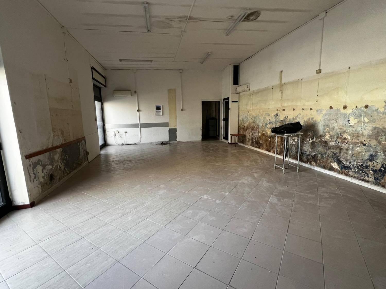 Locale commerciale da ristrutturare a Battipaglia