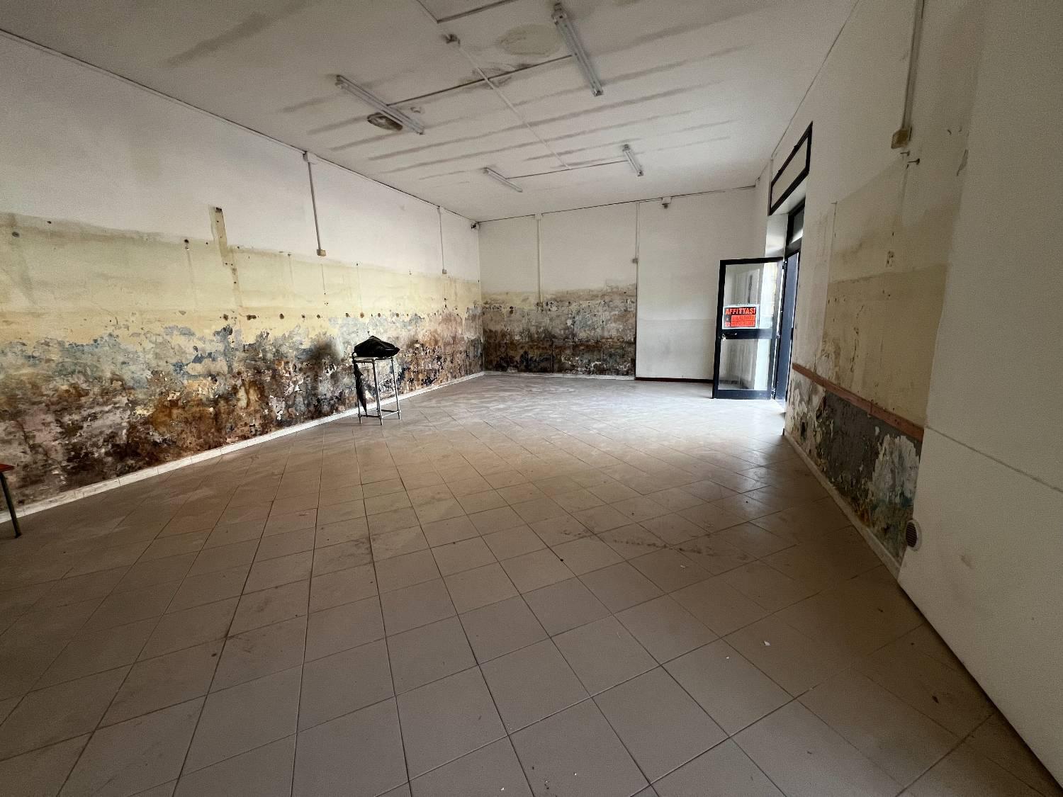 Locale commerciale da ristrutturare a Battipaglia