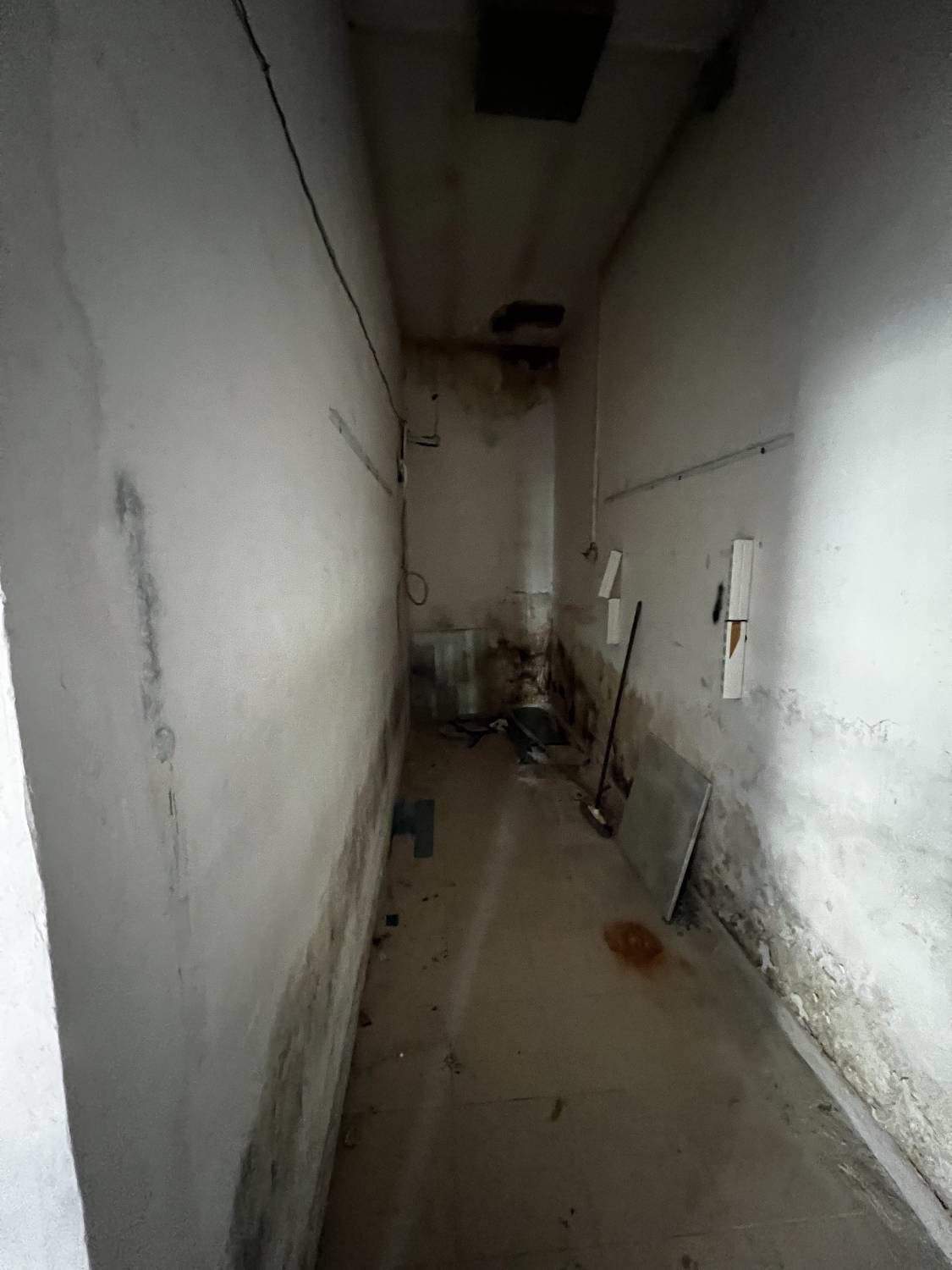 Locale commerciale da ristrutturare a Battipaglia