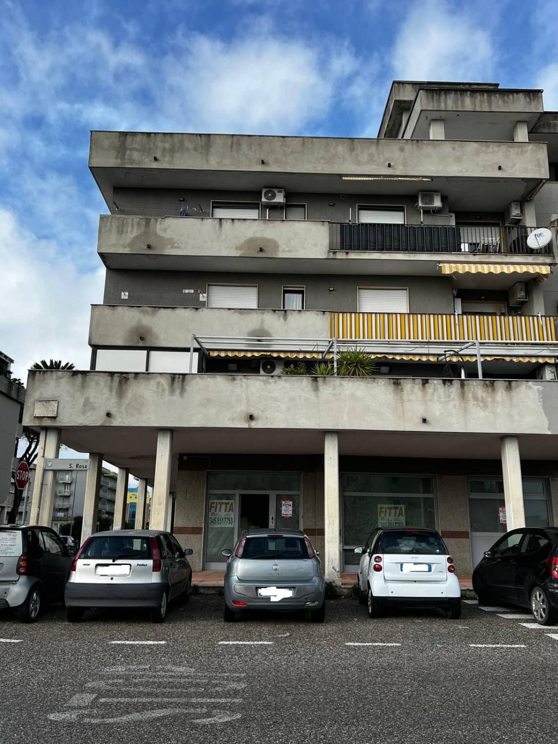 Locale commerciale da ristrutturare a Battipaglia