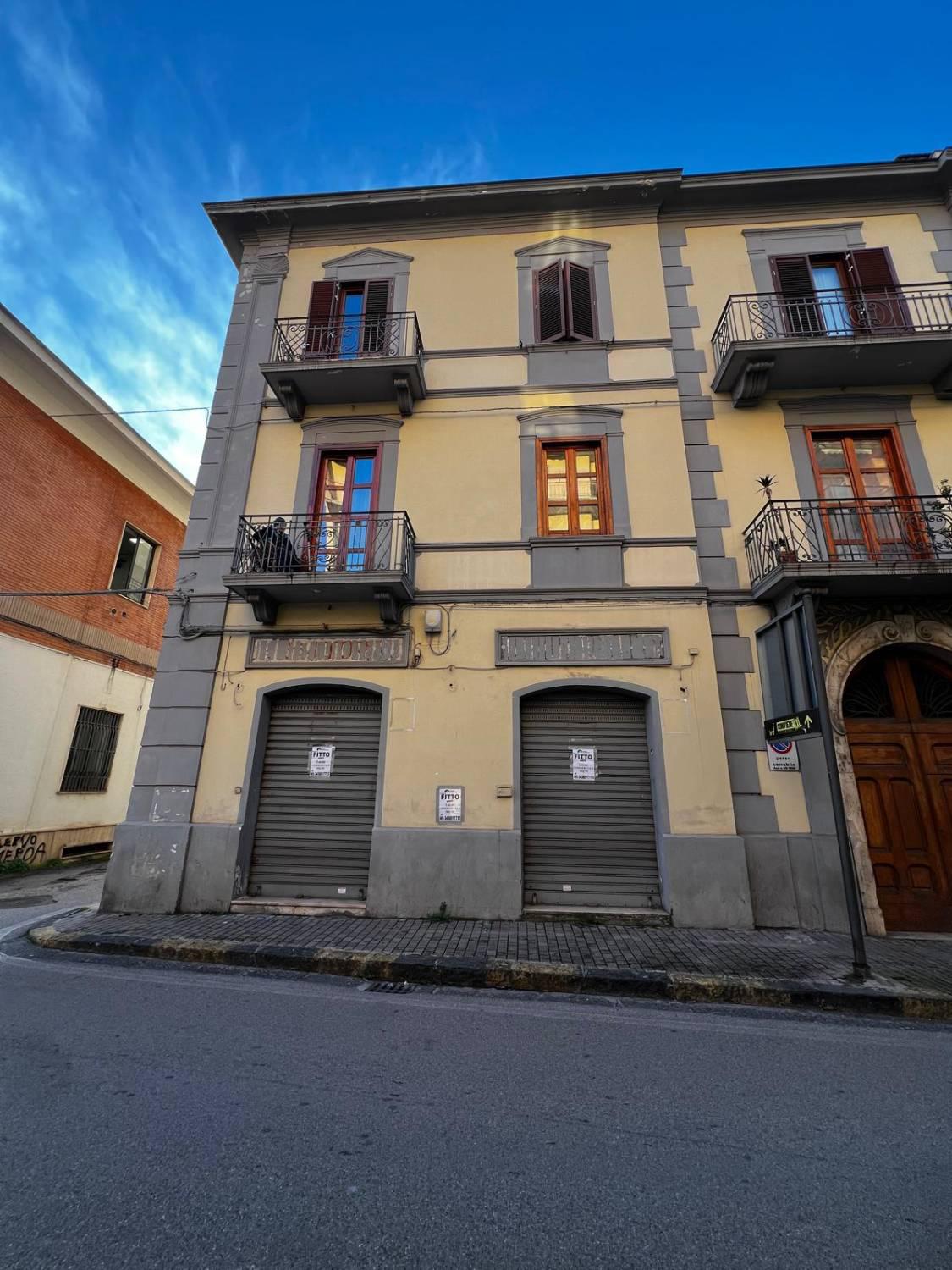 Locale commerciale in affitto a Battipaglia