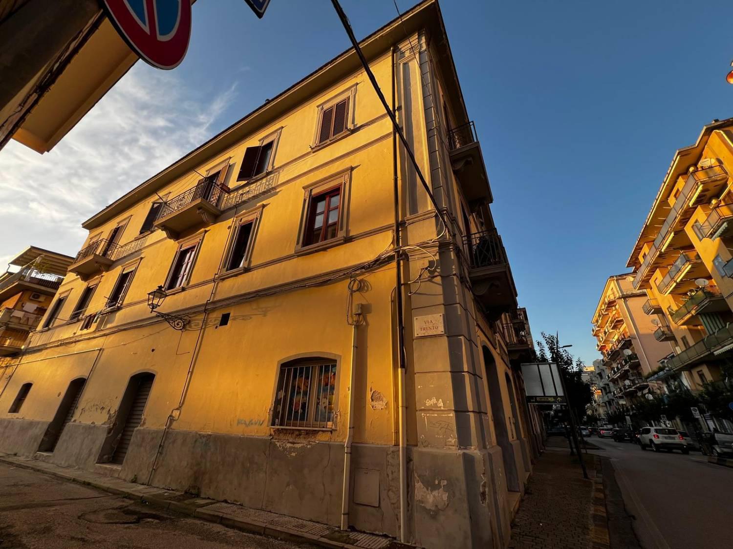 Locale commerciale in affitto a Battipaglia