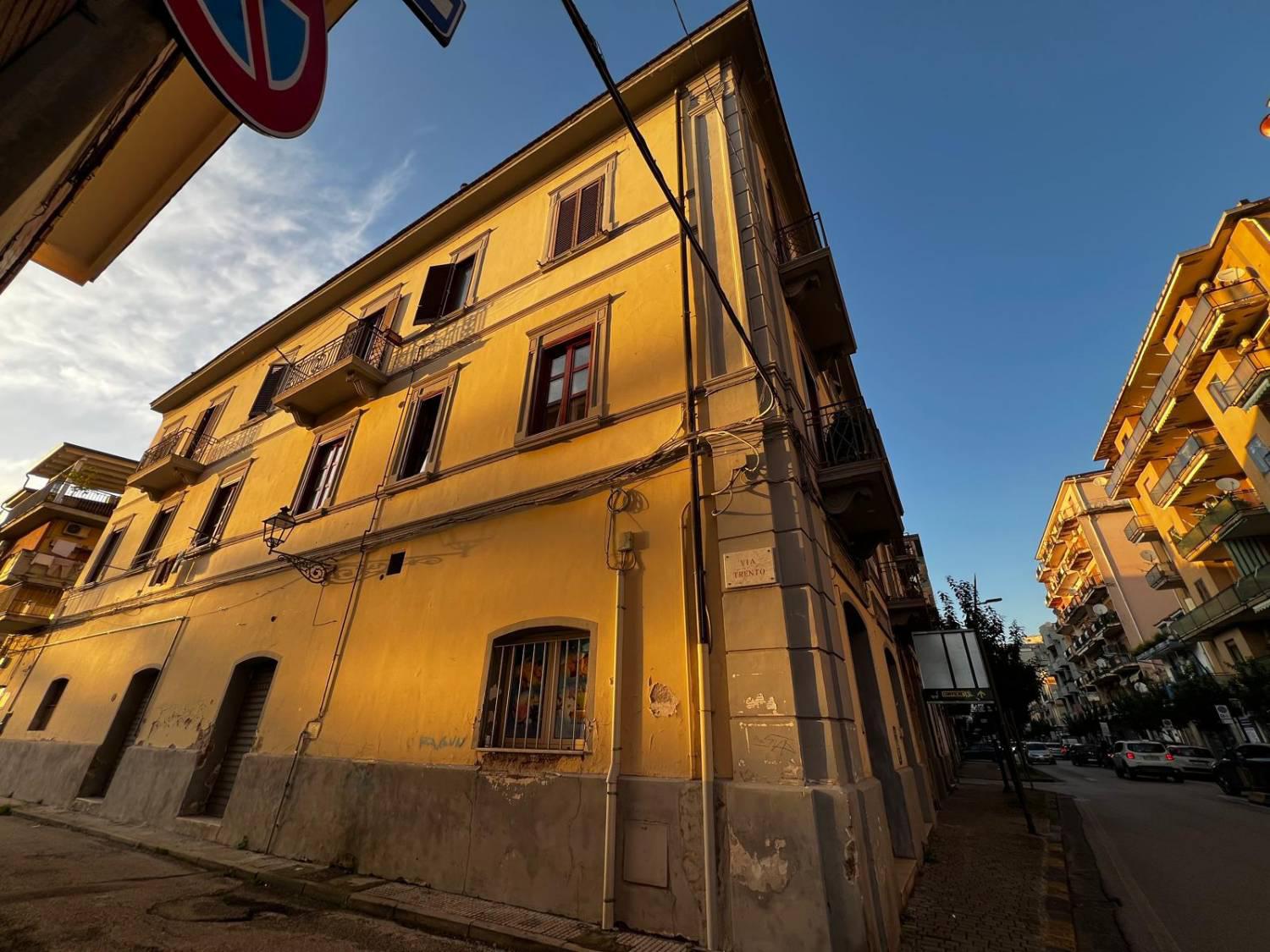 Locale commerciale in affitto a Battipaglia