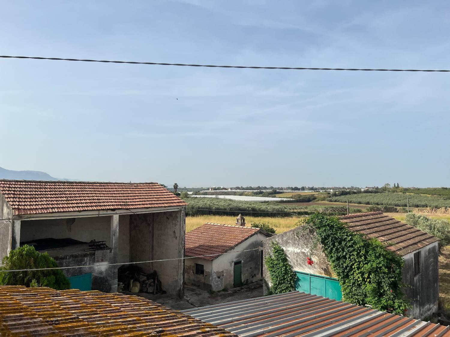Attivit� commerciale con giardino a Eboli