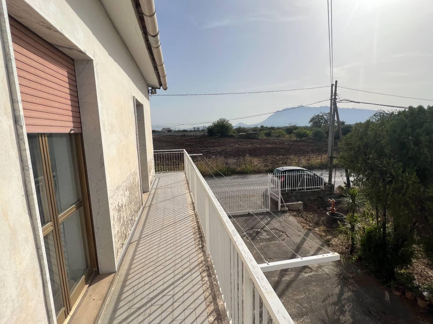 Attivit� commerciale con giardino a Eboli