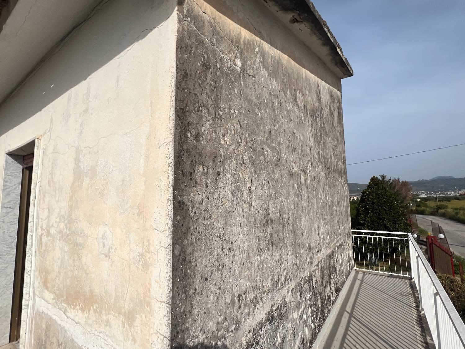 Attivit� commerciale con giardino a Eboli