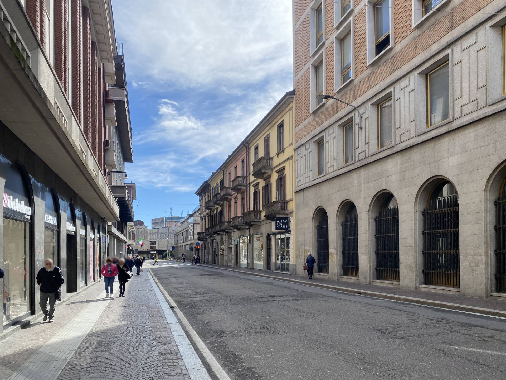 Appartamento con terrazzo, Varese centro