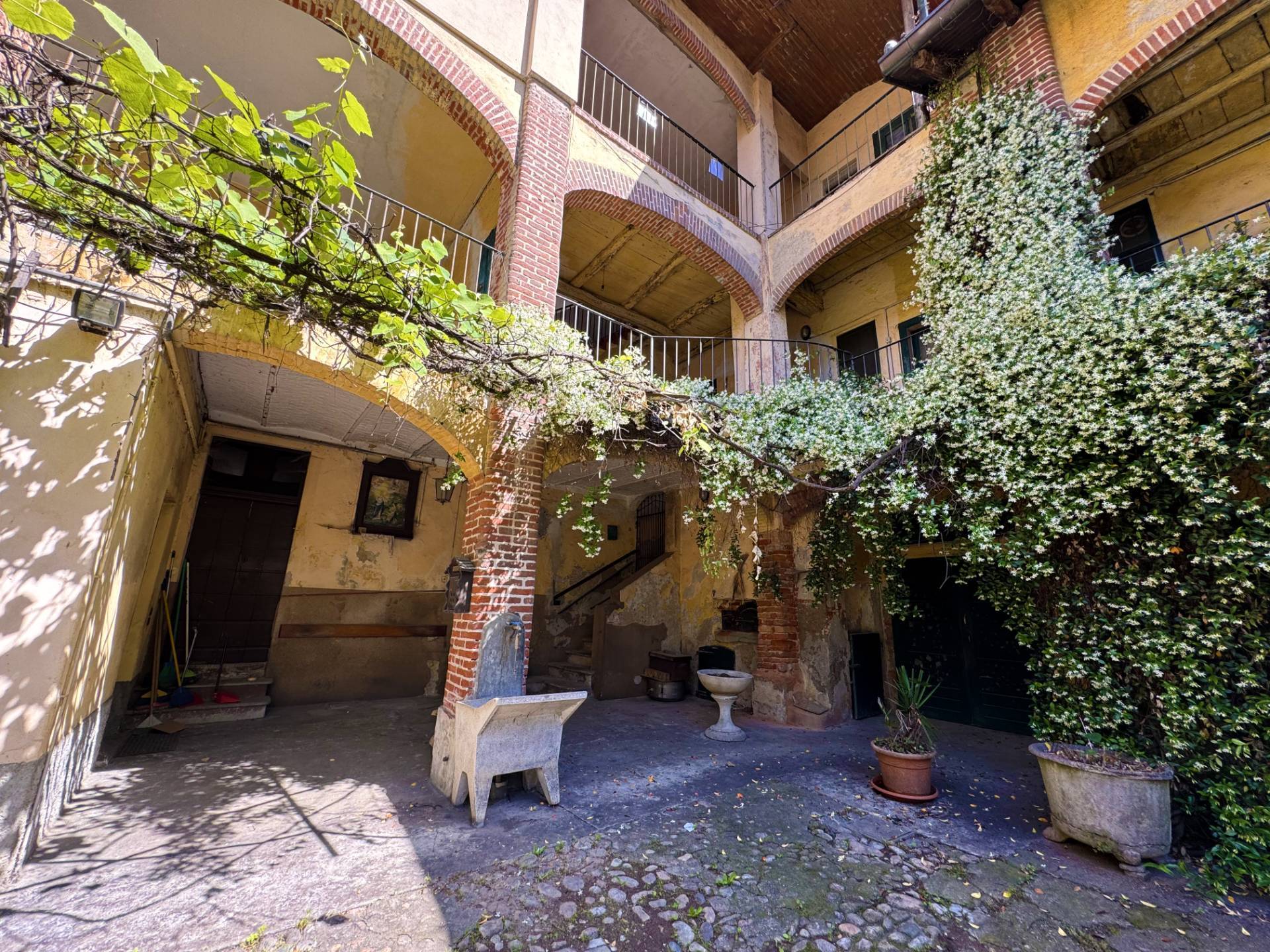 Casa indipendente con terrazzo a Castiglione Olona