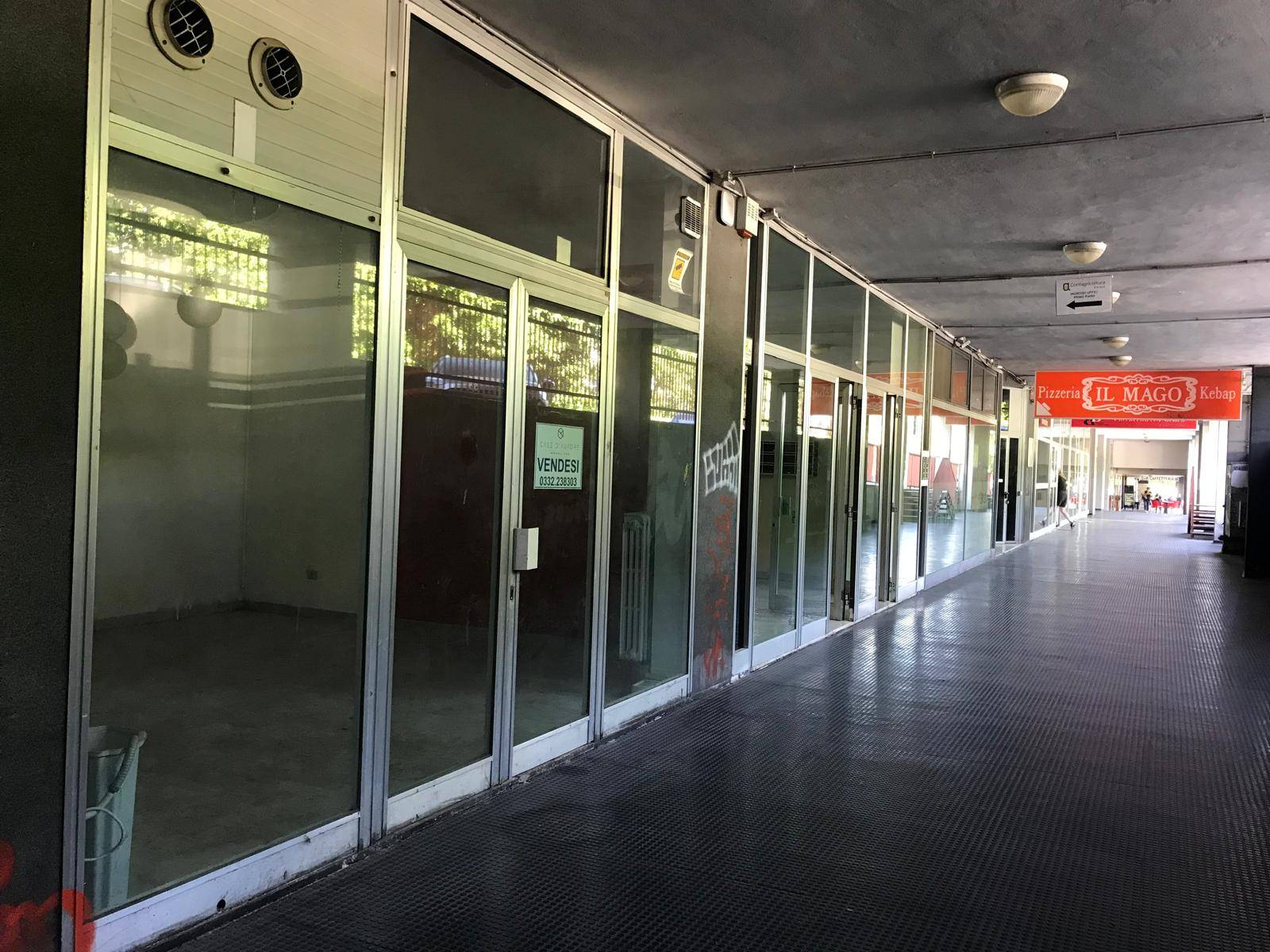 Locale commerciale in vendita a Varese, Masnago