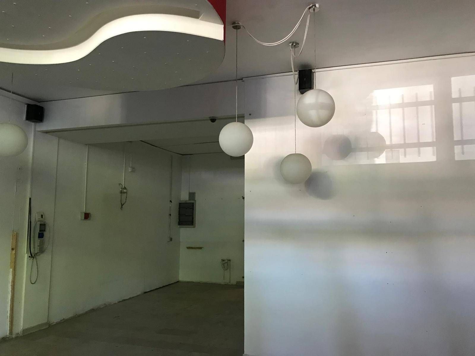 Locale commerciale in vendita a Varese, Masnago