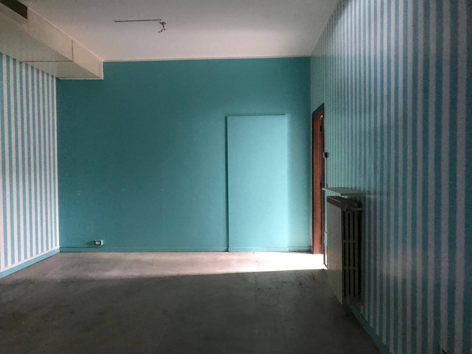 Locale commerciale in vendita a Varese, Masnago