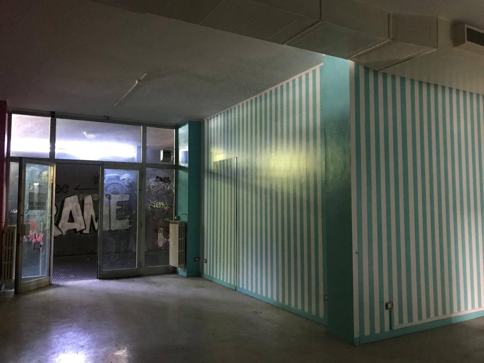 Locale commerciale in vendita a Varese, Masnago