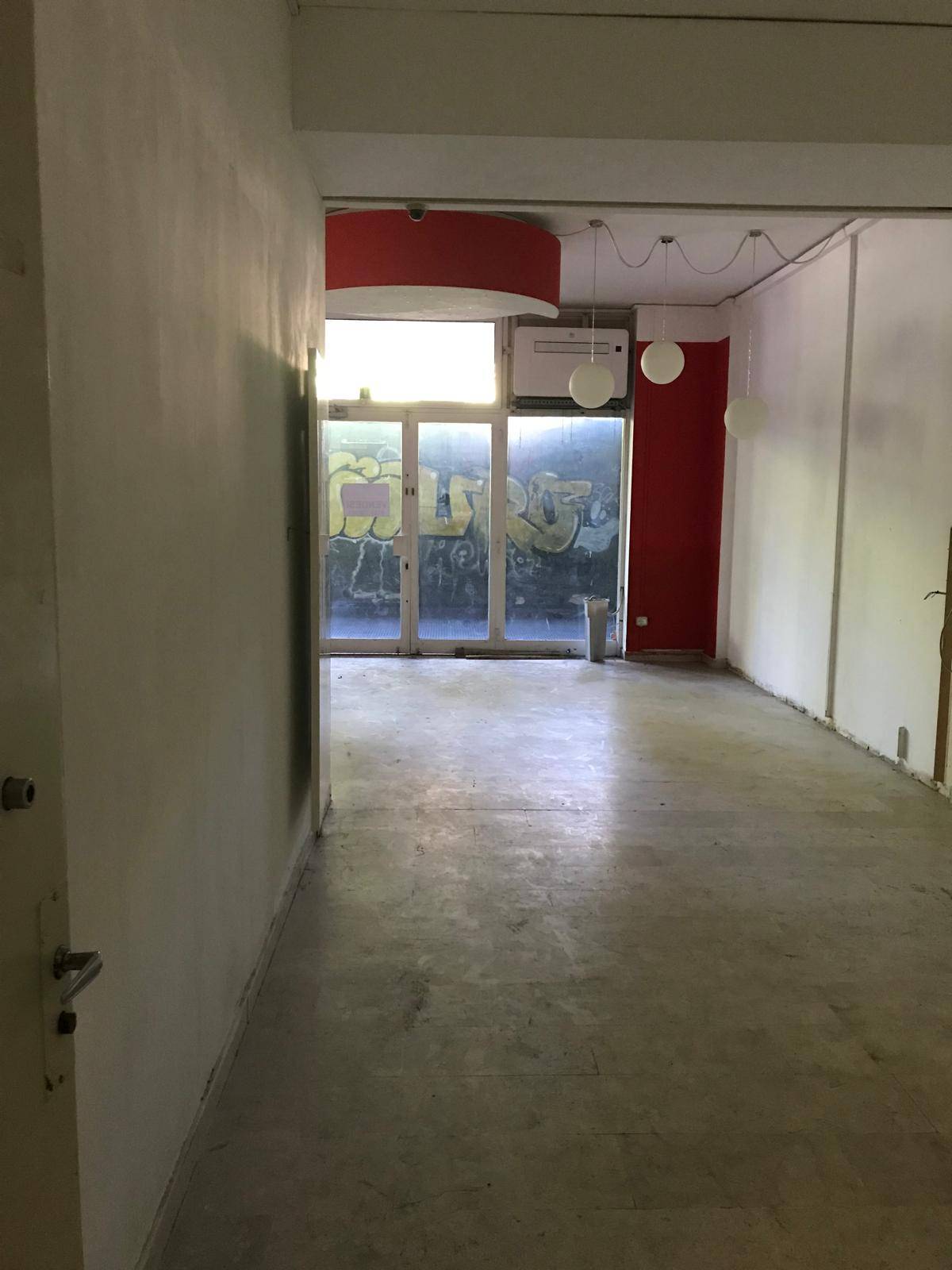 Locale commerciale in vendita a Varese, Masnago