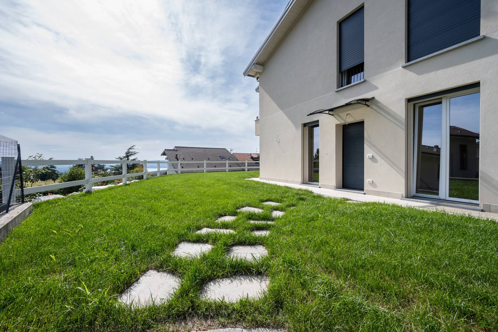 Villa in vendita a Barasso, Molina