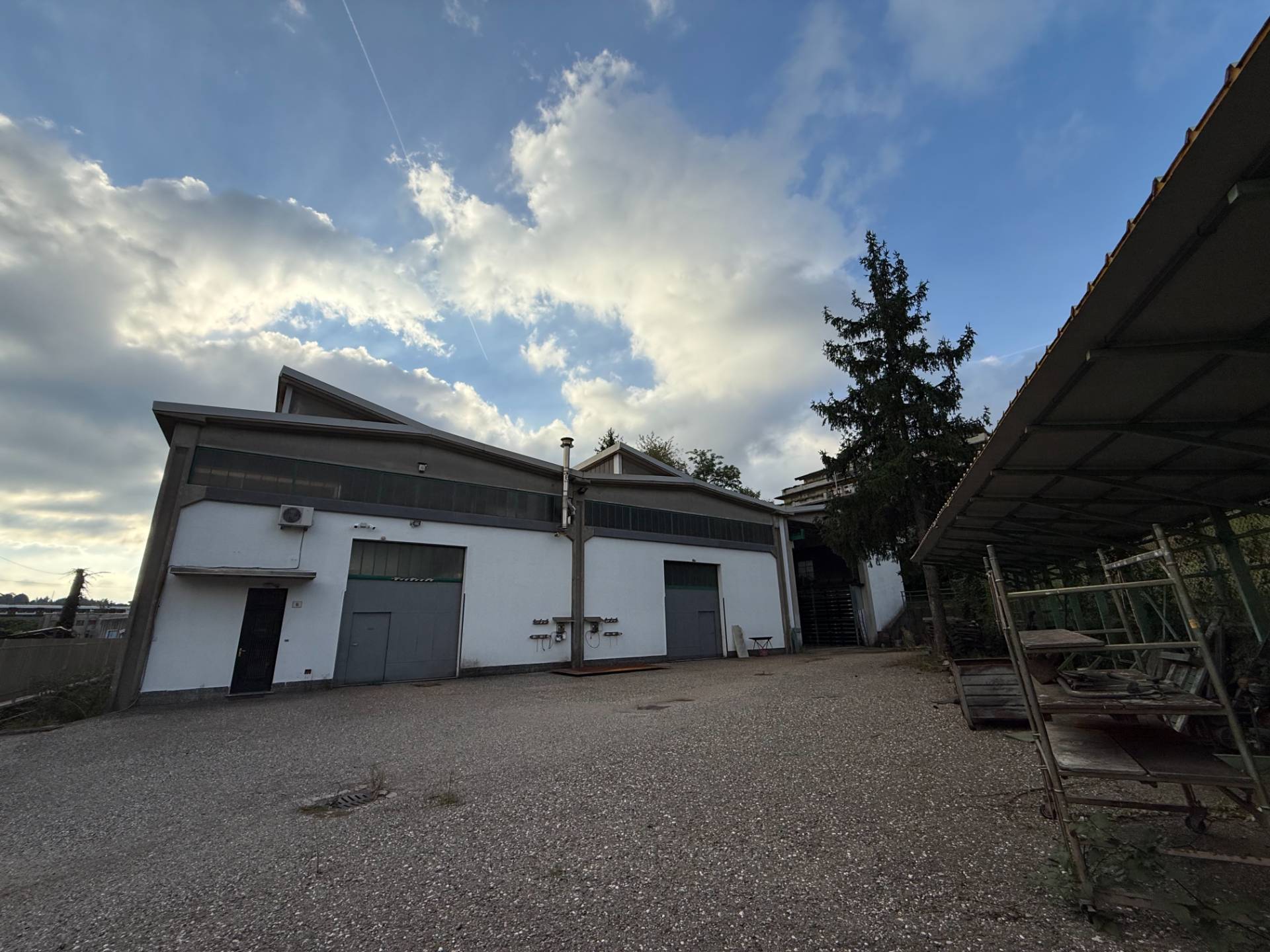 Capannone in vendita a Varese, Valganna
