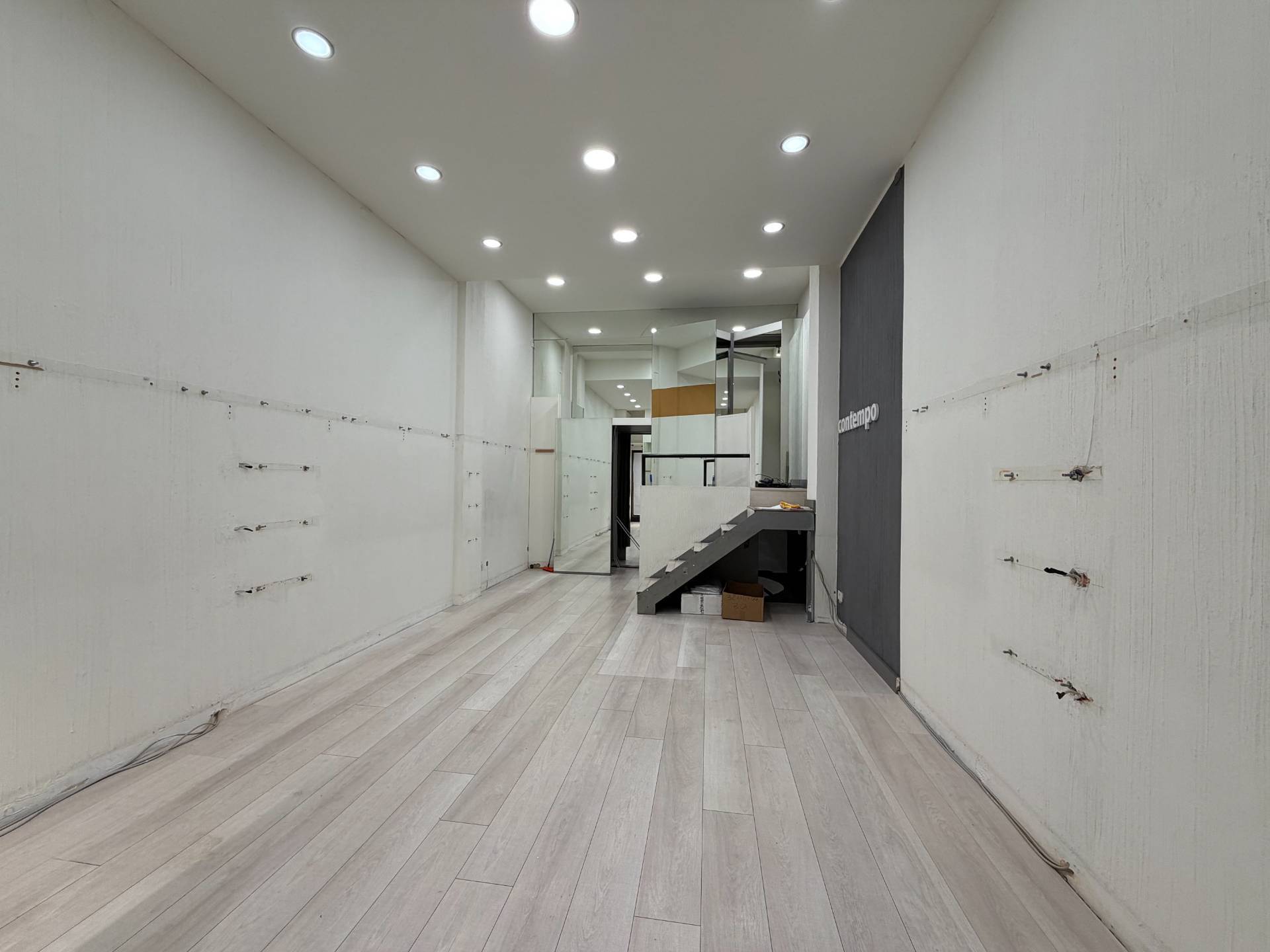 Locale commerciale in vendita a Varese, Centro