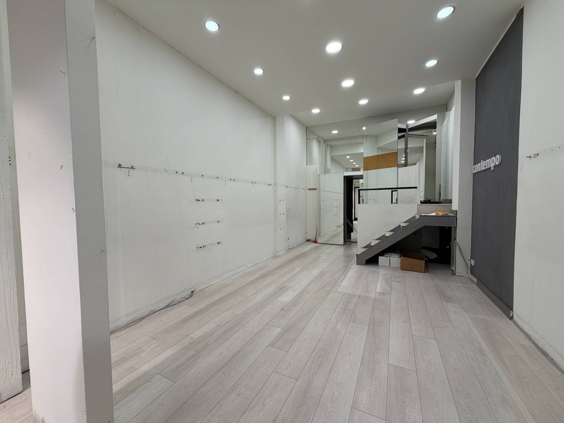 Locale commerciale in vendita a Varese, Centro