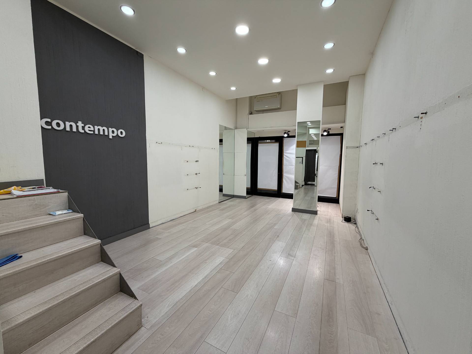 Locale commerciale in vendita a Varese, Centro