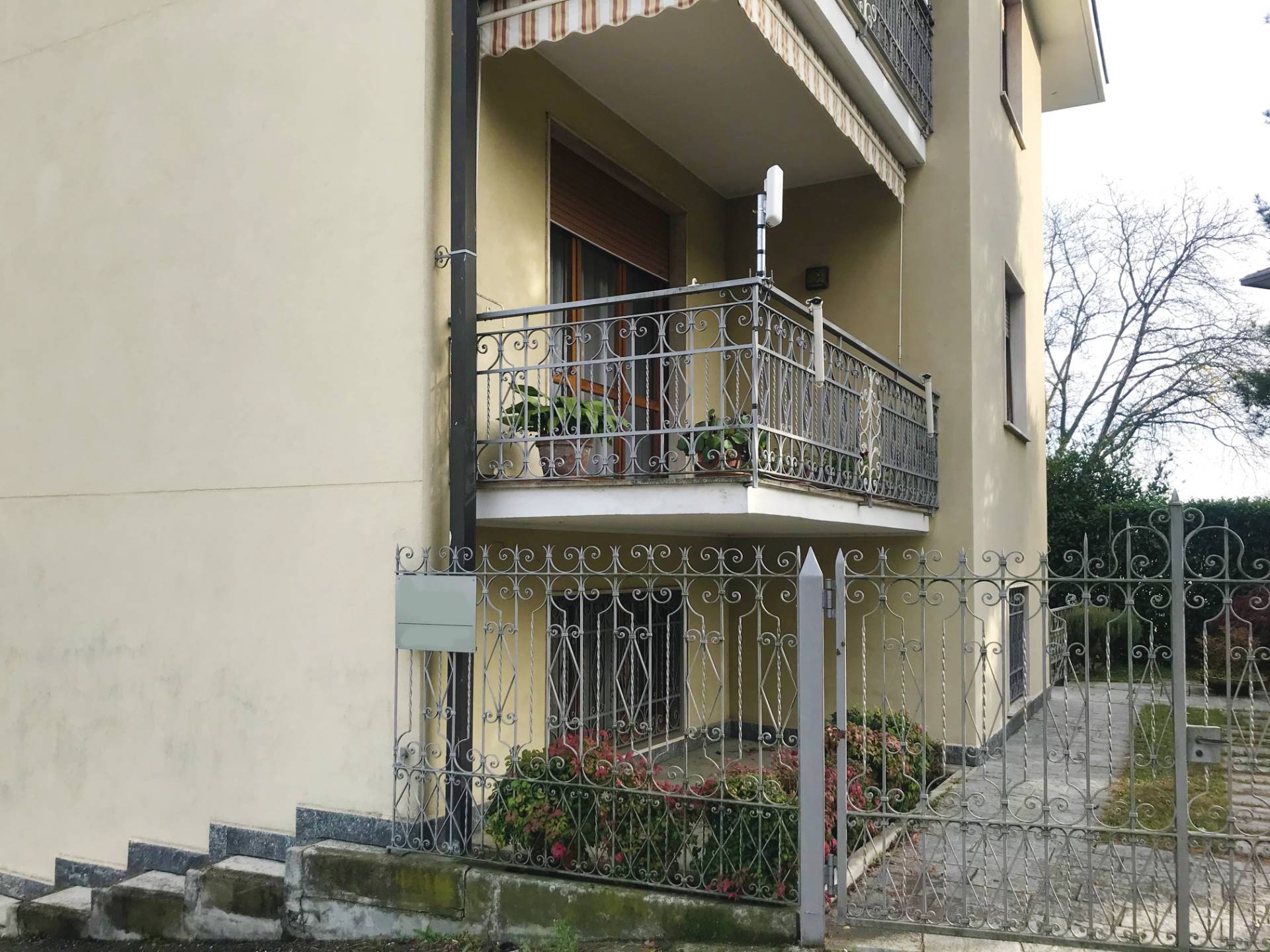 Locale commerciale in vendita a Varese, Bizzozzero