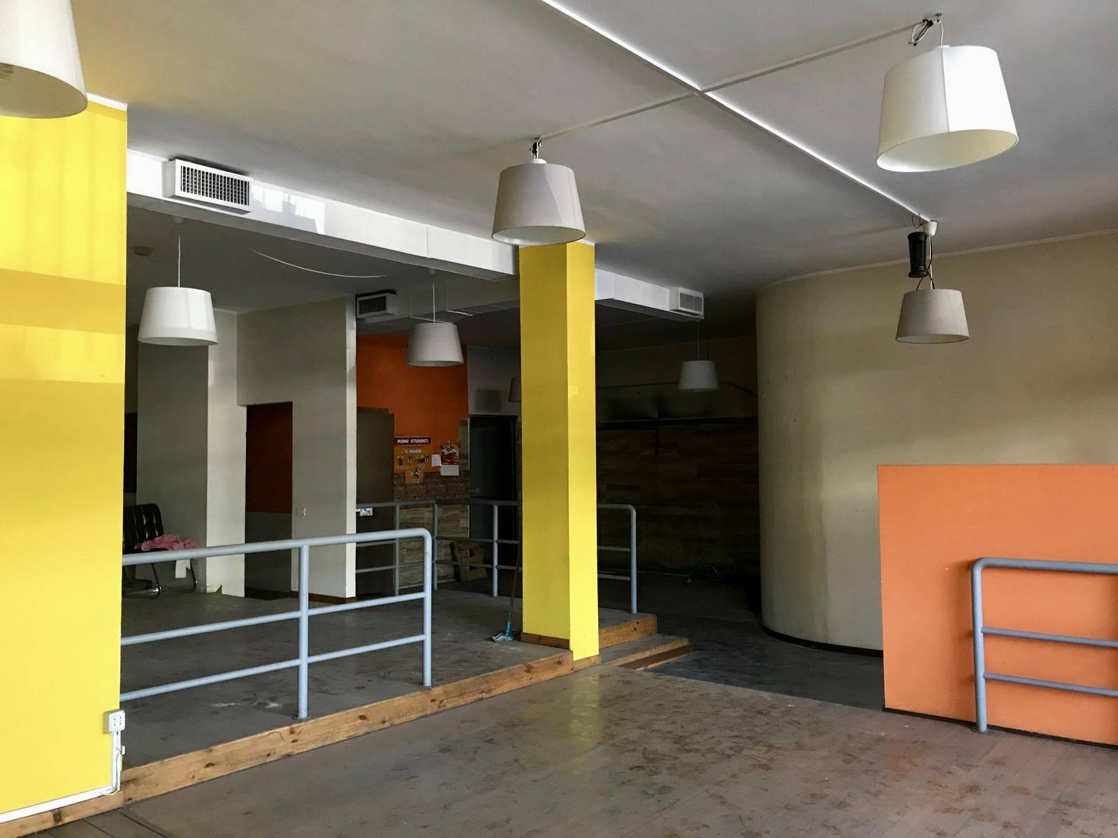 Locale commerciale in affitto a Varese