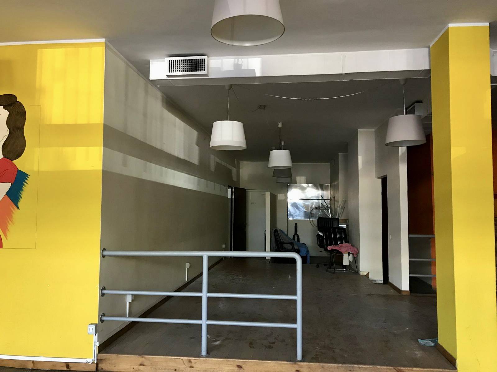 Locale commerciale in affitto a Varese