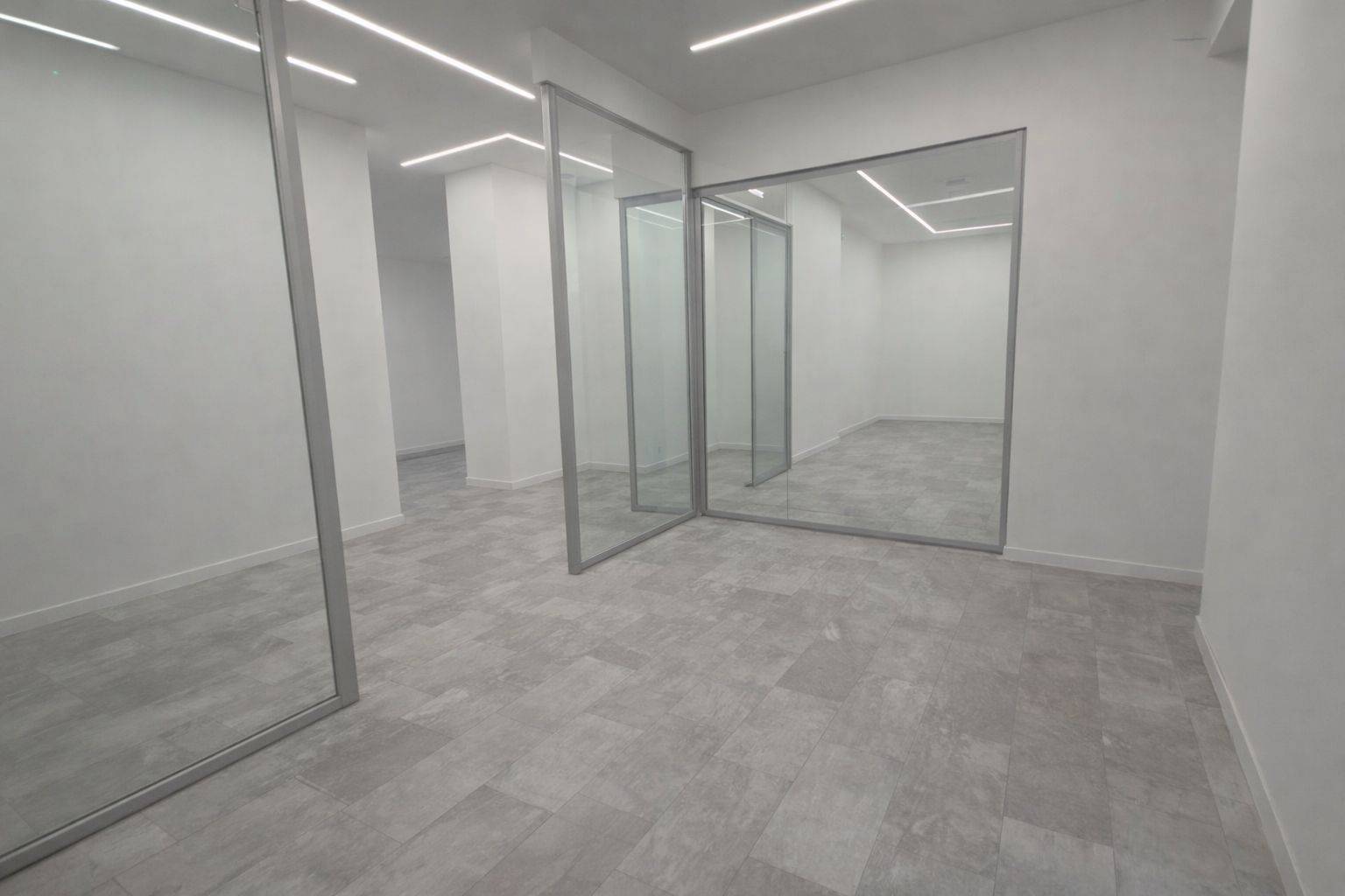 Locale commerciale in affitto a Varese, Centro